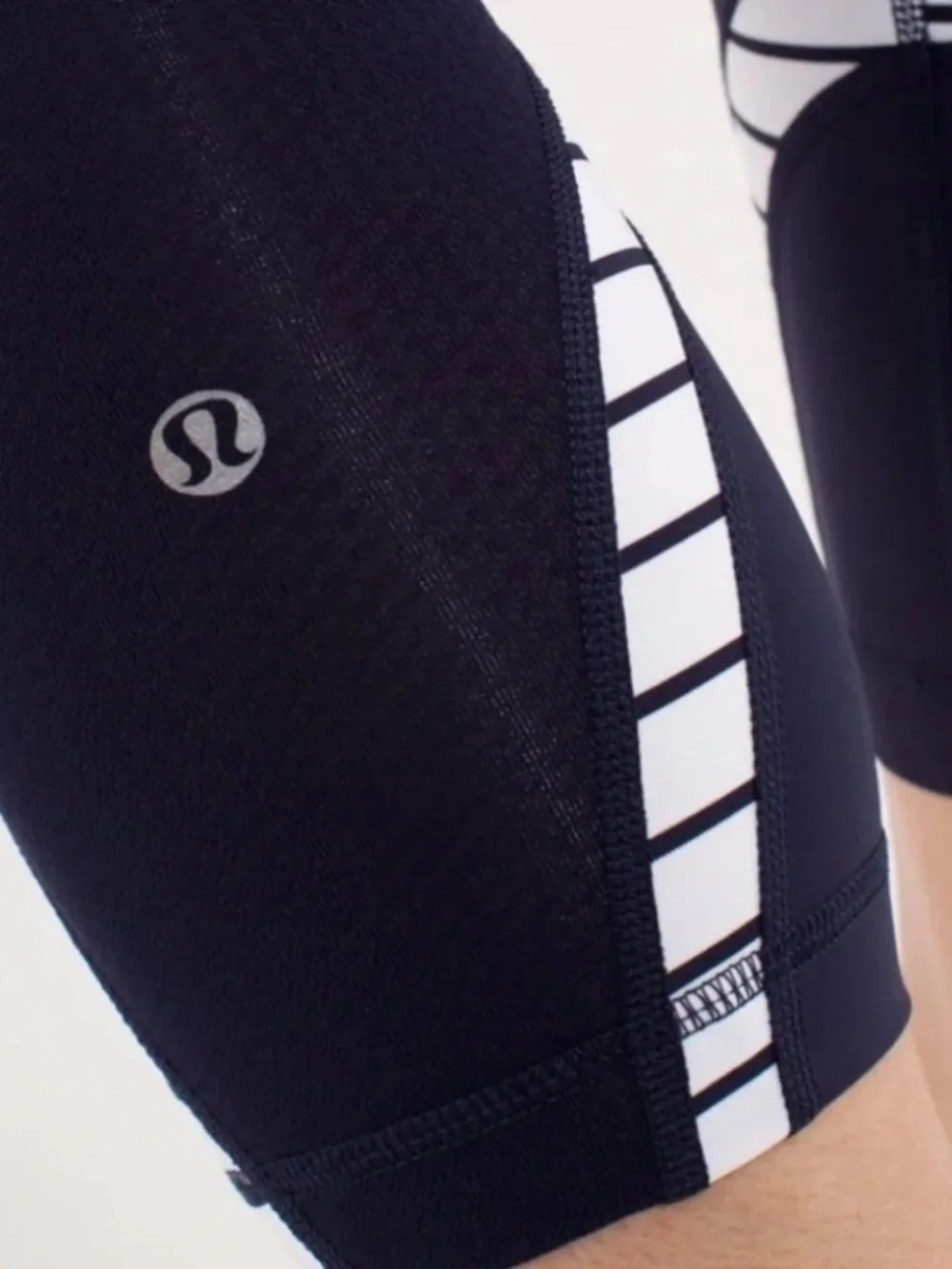 Lululemon Run Inspire Crop II Deep Indigo / Wide Bold Stripe Leggings Size 4